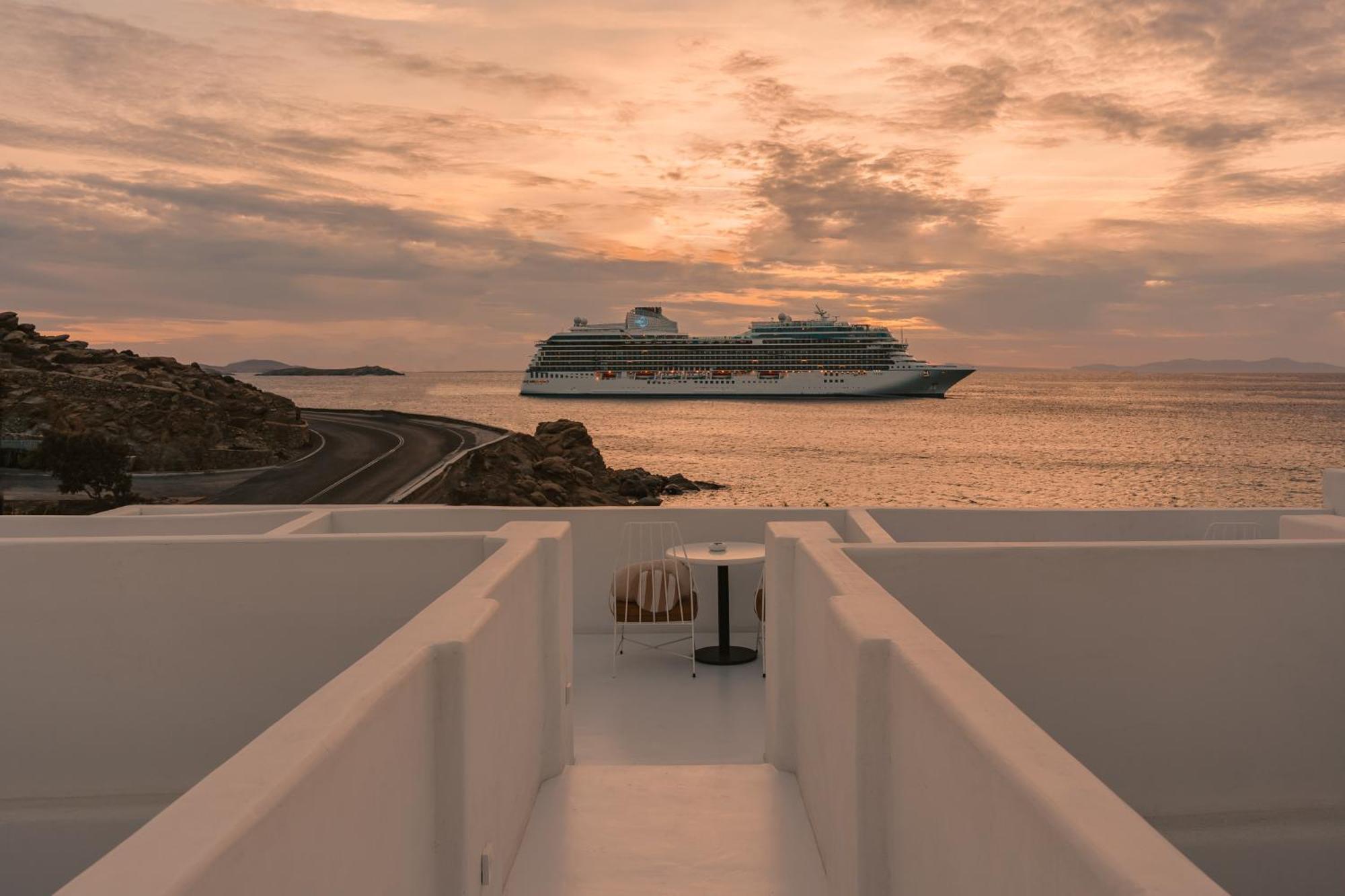 Croco Mykonos Hotel Tourlos Buitenkant foto